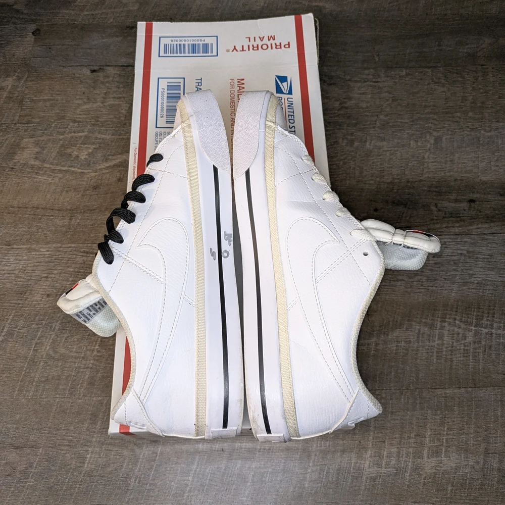 Nike Women's White Sneakers - Picture 4 of 6